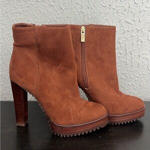 Jennifer Lopez Brown Ankle Booties with Chunky Heel and Gold Zipper